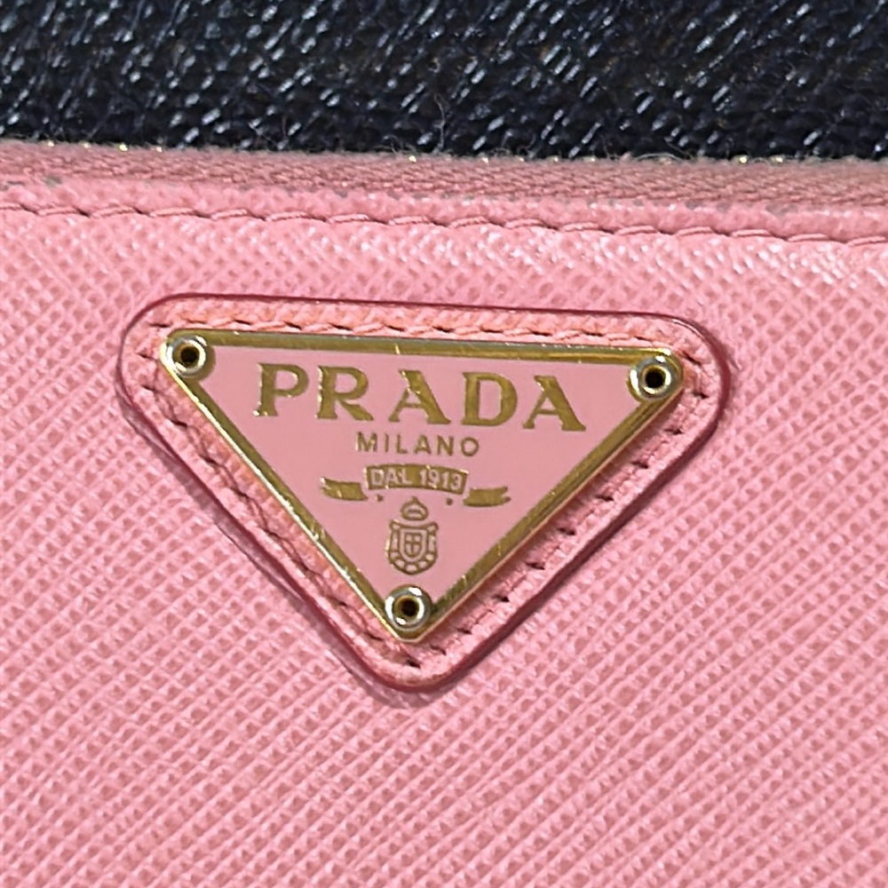 Euc Prada Large Zippy Wallet - image 8